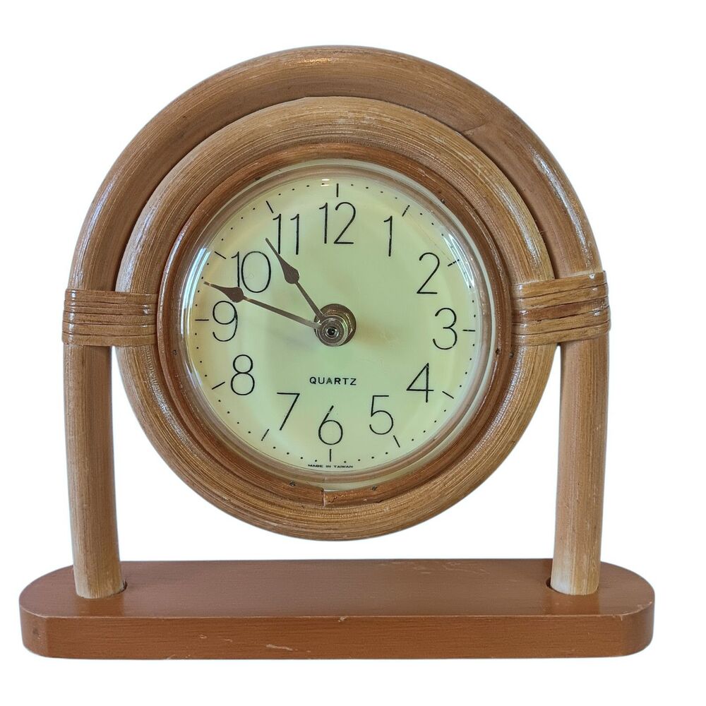 Vintage Quartz Desk Clock Bamboo Rattan Tiki Boho Battery Operated Works  8x8x2